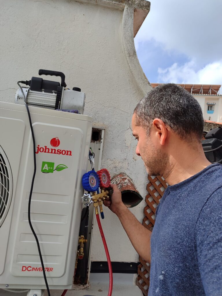 deteccion de fugar recarga de refigerante en benalmadena